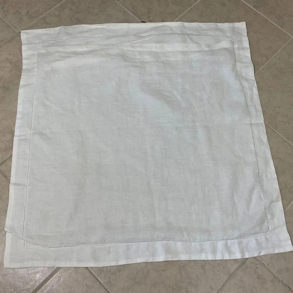 Pottery Barn 100% Linen 1 European Pillow Sham 30”x30” white .
